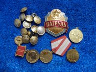 Konvolut ruských medailí + knoflíky + hlídkový odznak